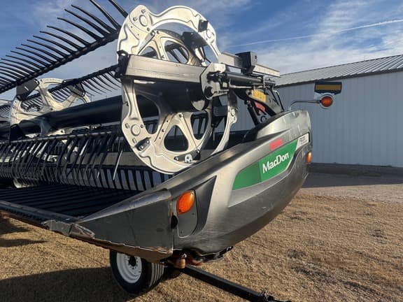 Image of MacDon FD235 equipment image 2