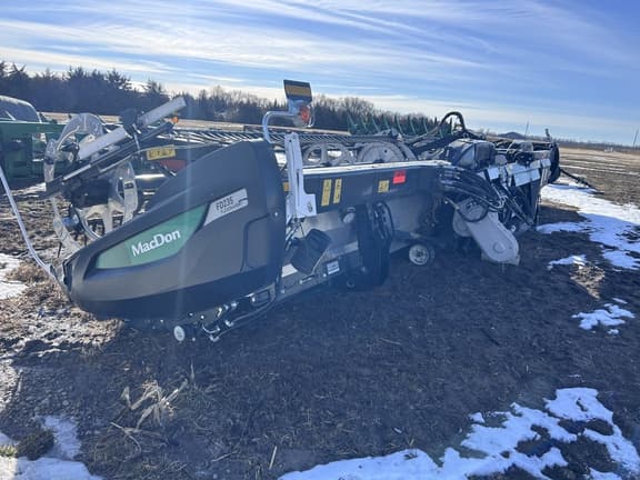 Image of MacDon FD235 equipment image 3