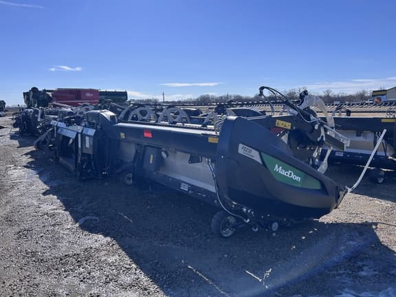 Image of MacDon FD235 equipment image 3