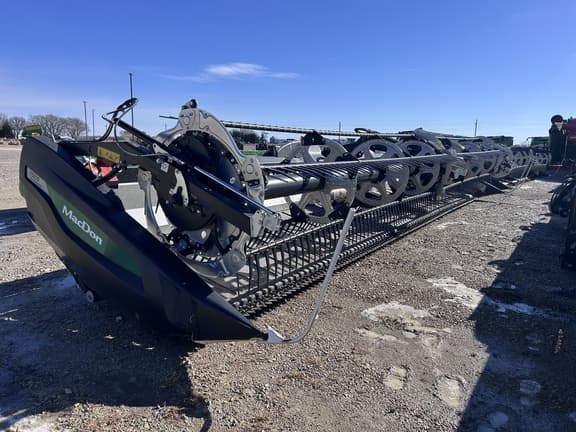 Image of MacDon FD235 equipment image 2