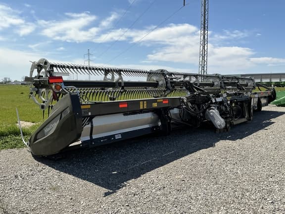 Image of MacDon FD245 equipment image 4