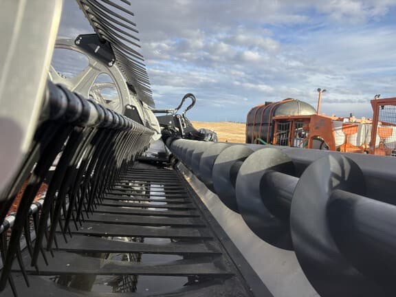 Image of MacDon FD250 equipment image 4