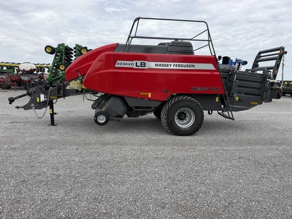 Image of Massey Ferguson LB2234XD equipment image 1