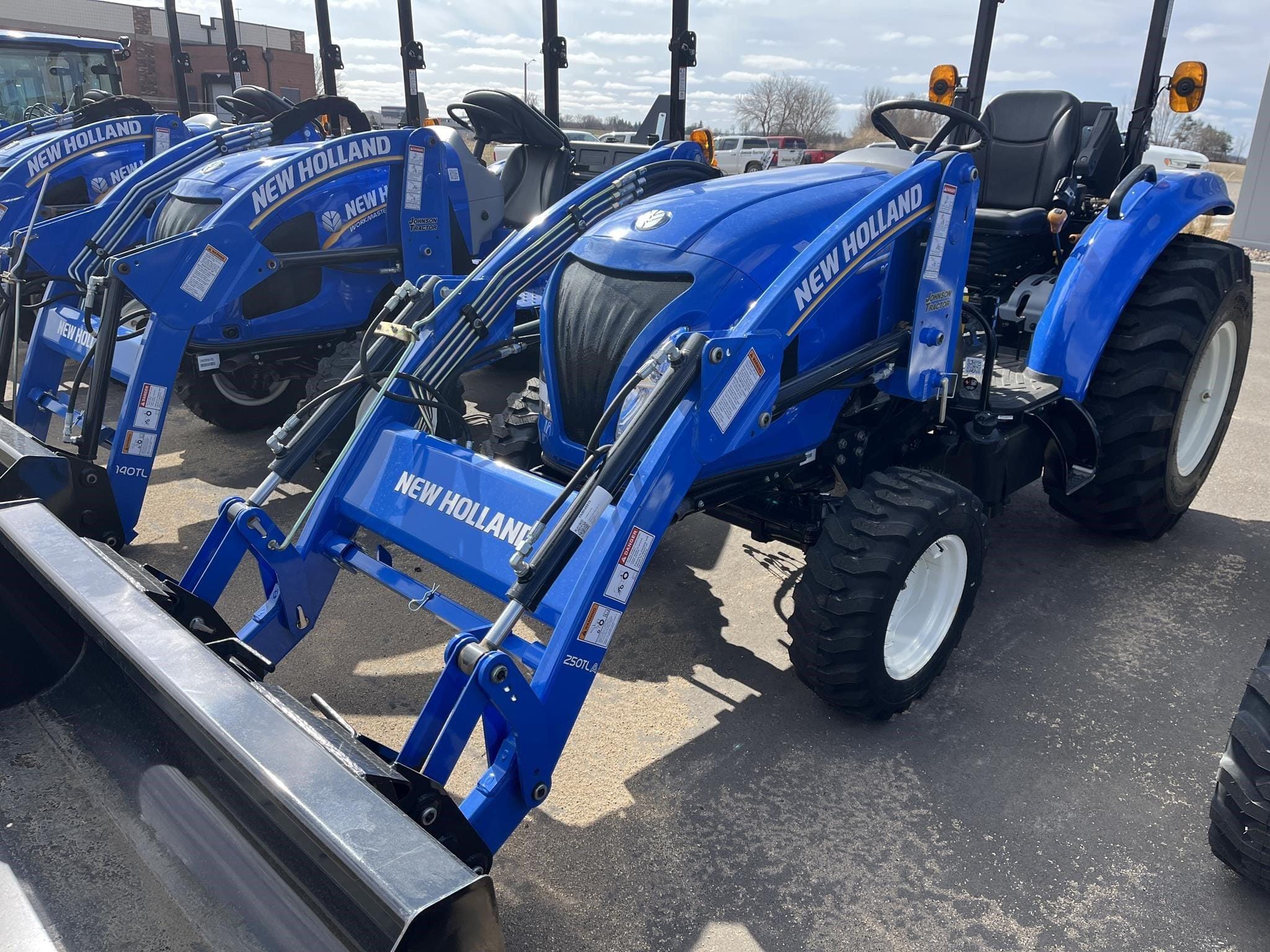 2025 New Holland Boomer 40 Equipment Image0