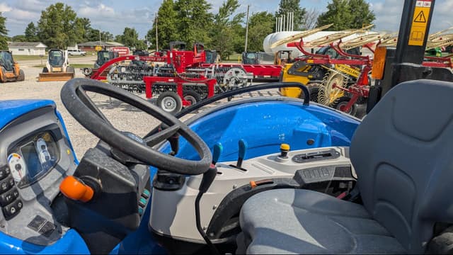 Image of New Holland Workmaster 120 equipment image 3