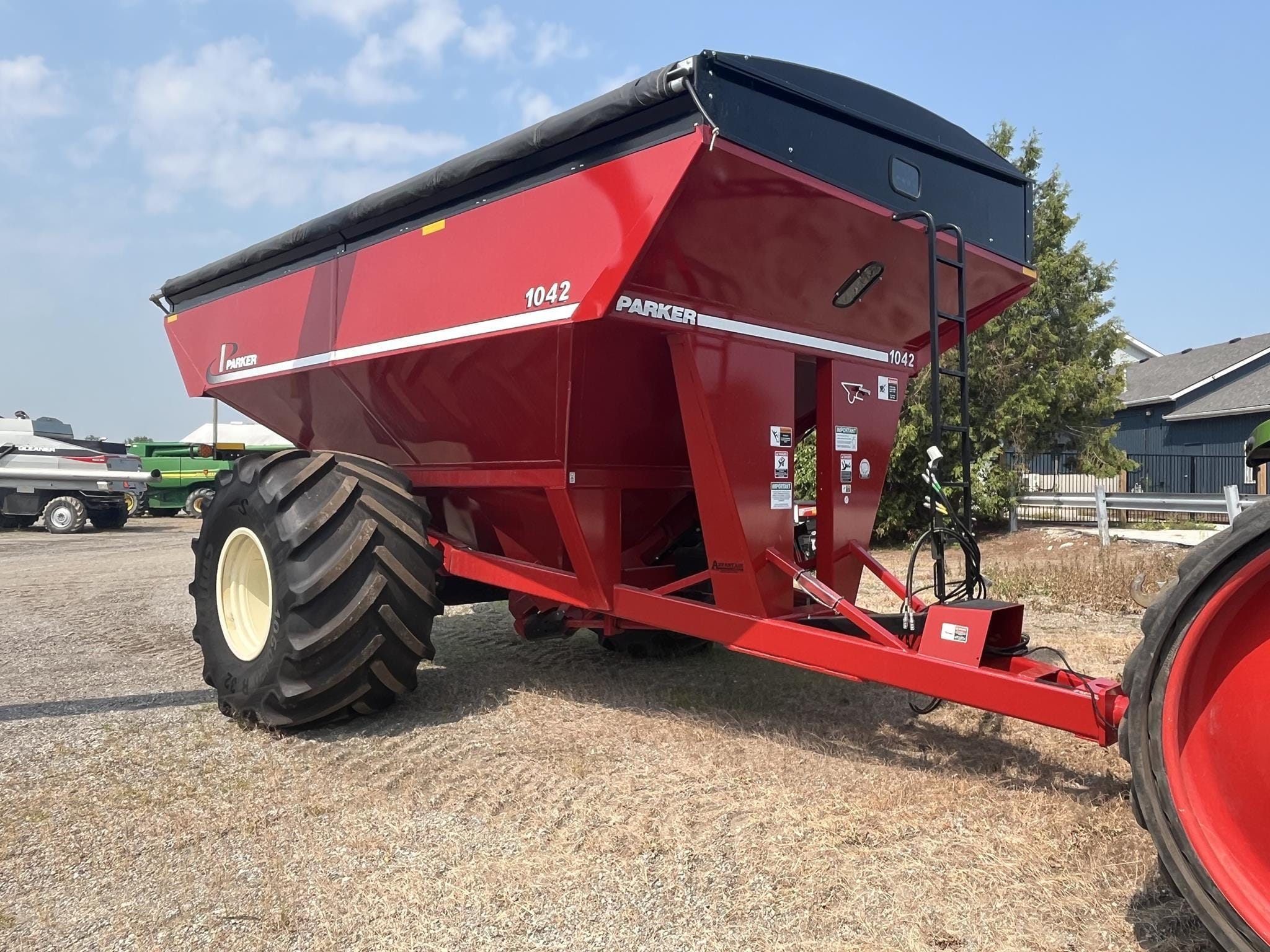 2025 Parker 1042 Equipment Image0