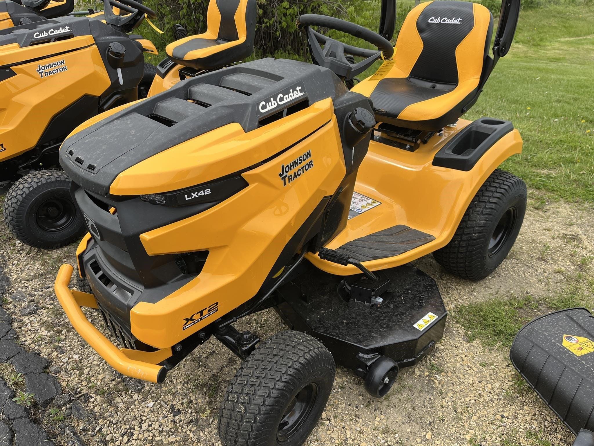 2026 Cub Cadet XT2 LX42 Equipment Image0