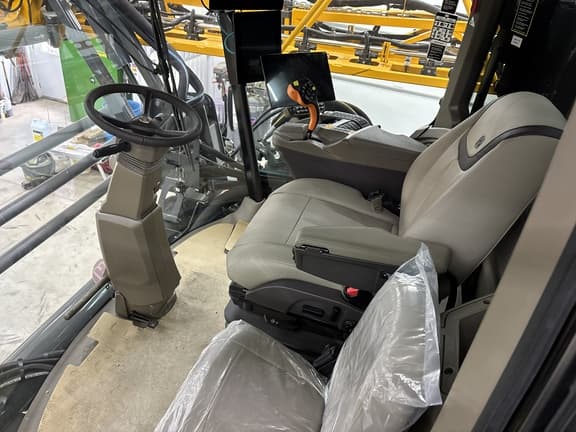 Image of Hagie STS12 equipment image 4