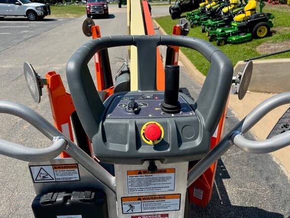 Image of JLG T350 equipment image 4