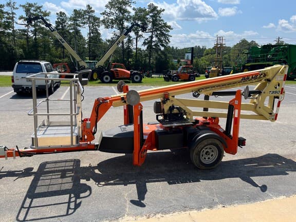 Image of JLG T350 equipment image 1