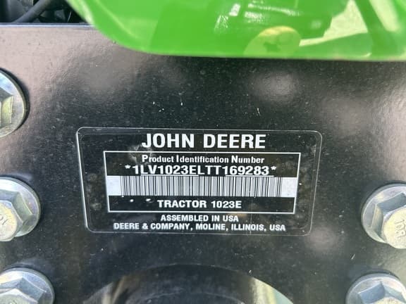 Image of John Deere 1023E equipment image 4