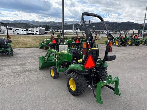 Image of John Deere 1023E equipment image 2