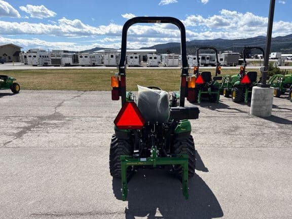 Image of John Deere 1023E equipment image 3