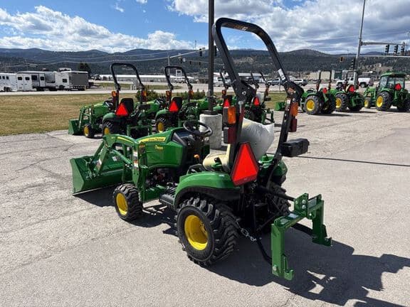 Image of John Deere 1023E equipment image 2