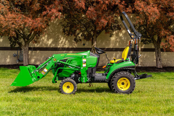 Image of John Deere 1023E equipment image 4