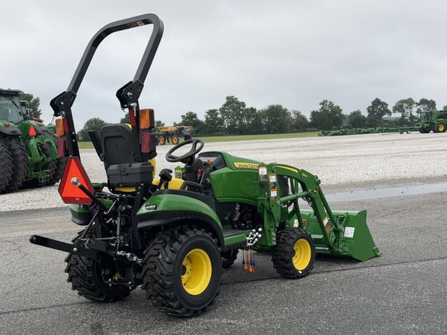 Image of John Deere 1025R equipment image 2
