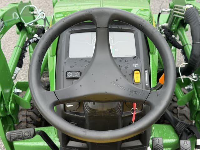 Image of John Deere 1025R equipment image 4