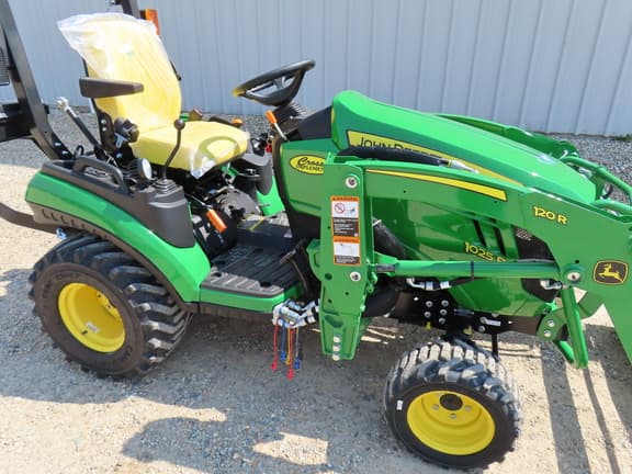 Image of John Deere 1025R equipment image 2