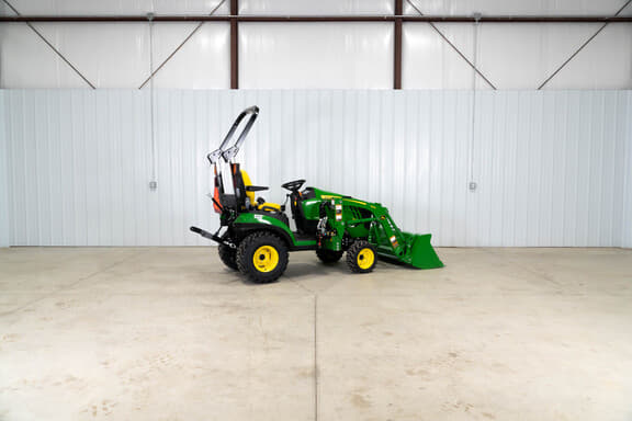 Image of John Deere 1025R equipment image 3