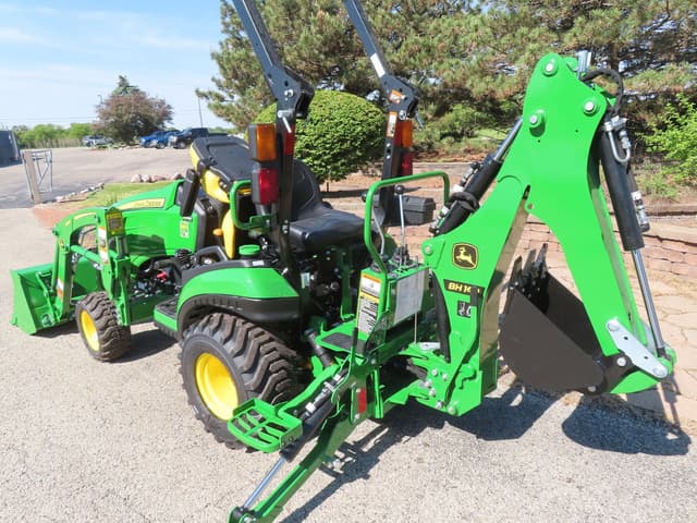 Image of John Deere 1025R equipment image 3