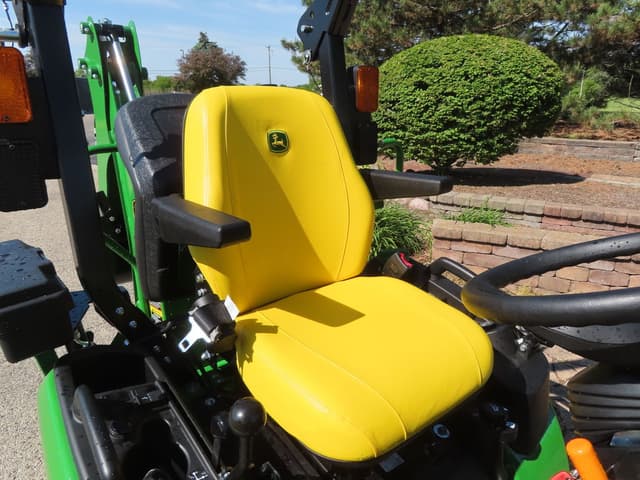 Image of John Deere 1025R equipment image 4