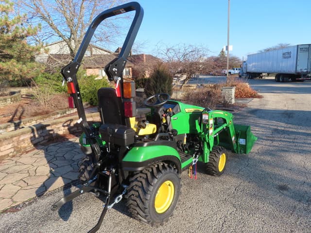 Image of John Deere 1025R equipment image 3