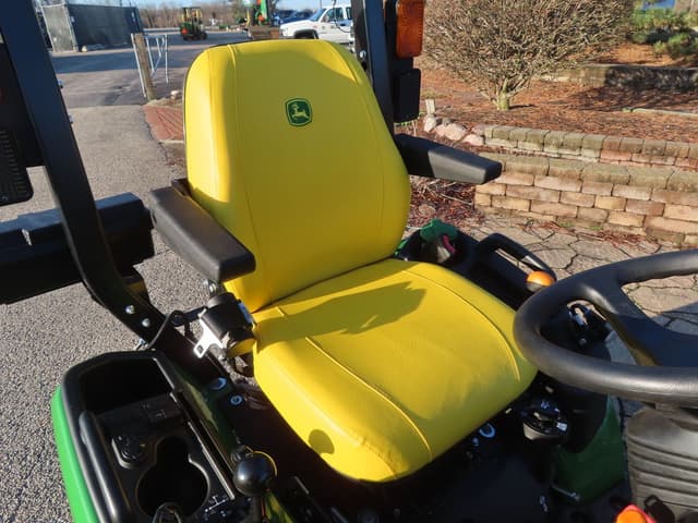 Image of John Deere 1025R equipment image 2