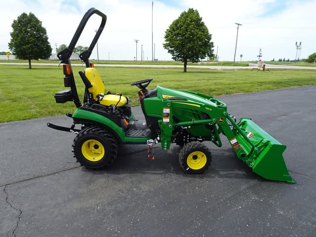 Image of John Deere 1025R equipment image 3