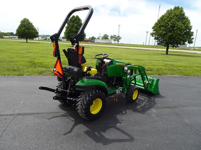 Image of John Deere 1025R equipment image 4