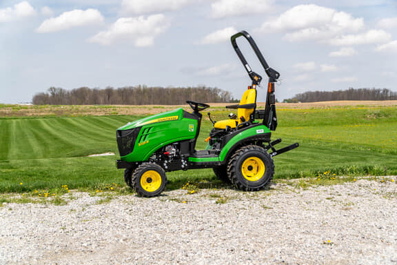Image of John Deere 1025R equipment image 2