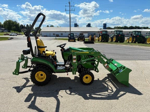 Image of John Deere 1025R equipment image 4