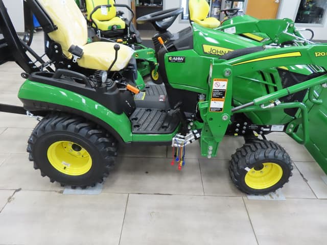 Image of John Deere 1025R equipment image 3