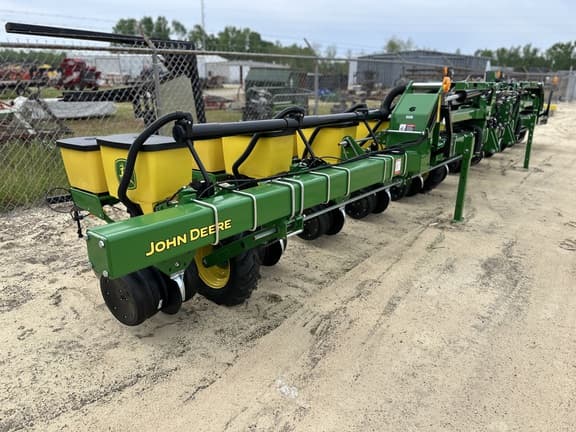 Image of John Deere 1725 equipment image 1