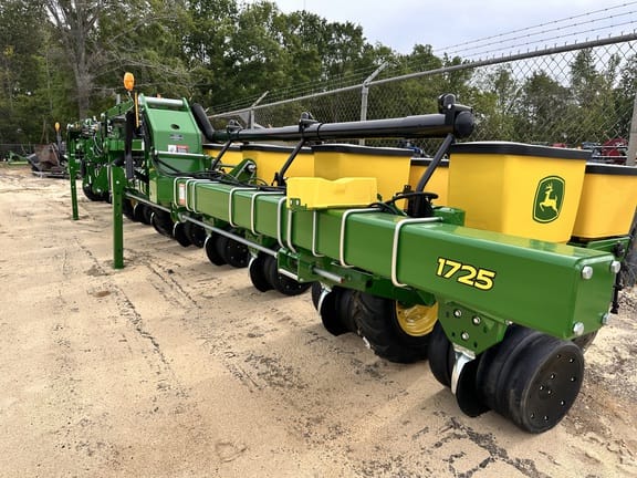 2026 John Deere 1725 Equipment Image0