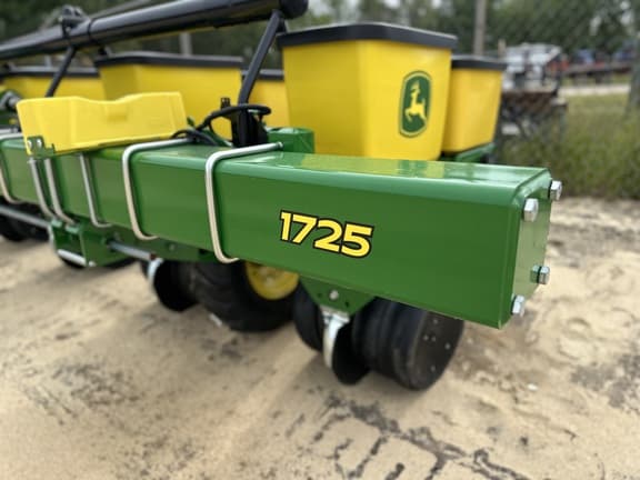 Image of John Deere 1725 equipment image 4