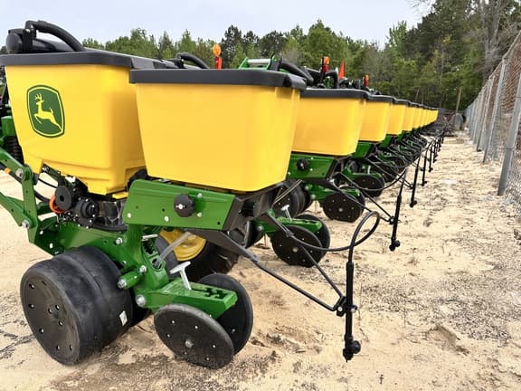 Image of John Deere 1725 equipment image 2