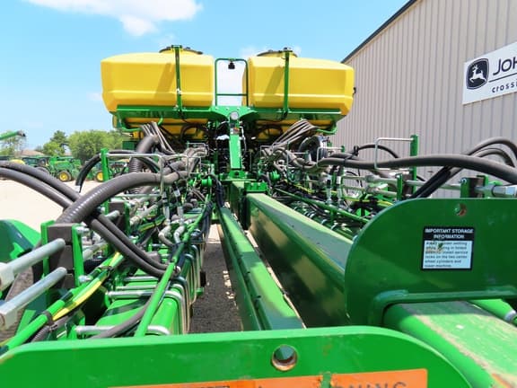 Image of John Deere 1775 equipment image 3