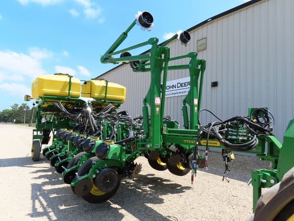 Image of John Deere 1775 equipment image 2
