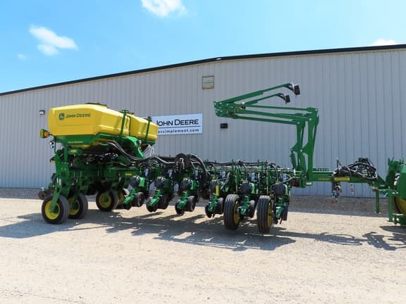 Image of John Deere 1775 Primary image