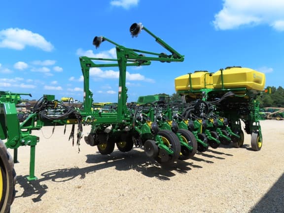 Image of John Deere 1775 equipment image 4