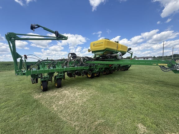 2026 John Deere 1795 Equipment Image0