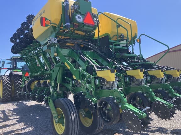Image of John Deere 1795 equipment image 1