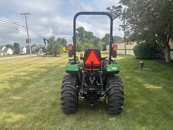 Image of John Deere 2025R equipment image 4