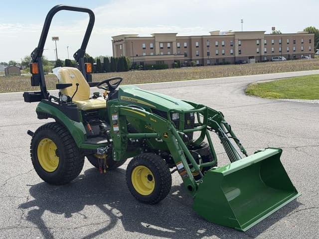 Image of John Deere 2025R equipment image 4
