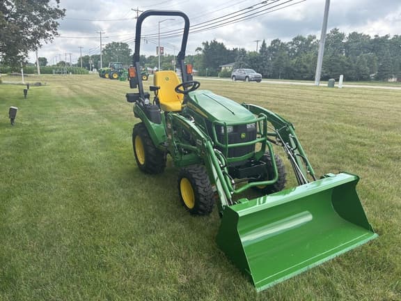 Image of John Deere 2025R equipment image 3