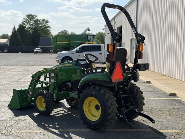 Image of John Deere 2025R equipment image 2
