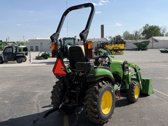 Image of John Deere 2025R equipment image 4