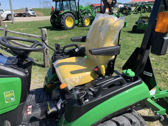 Image of John Deere 2025R equipment image 4
