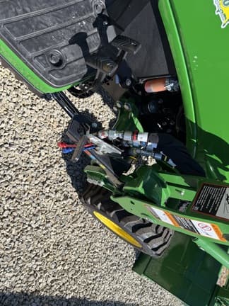 Image of John Deere 2025R equipment image 4