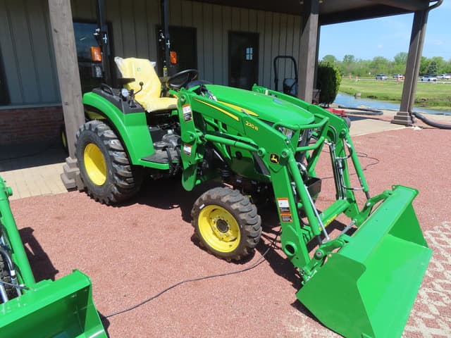Image of John Deere 2032R equipment image 1